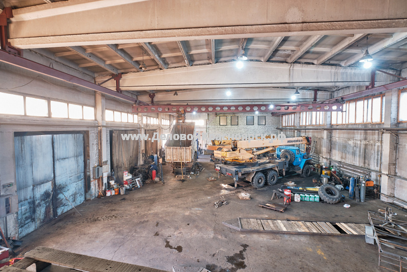 Бокс с кран-балкой на первой линии.