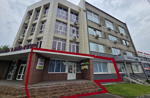 Универсальное помещение на оживленном перекрестке
