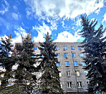 Здание на перекрестке улиц  Ленина и Парижской Коммуны