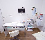 Стильное четырех этажное офисное здание Стильное четырех этажное офисное здание