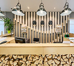 Стильное четырех этажное офисное здание Стильное четырех этажное офисное здание