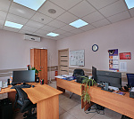 Современное многофункциональное здание в Свердловском районе Современное многофункциональное здание в Свердловском районе