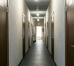 Стильное четырех этажное офисное здание Стильное четырех этажное офисное здание