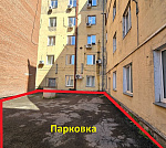 Здание на перекрестке улиц  Ленина и Парижской Коммуны