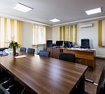 Офисное здание с тёплыми транспортными боксами в Студгородке