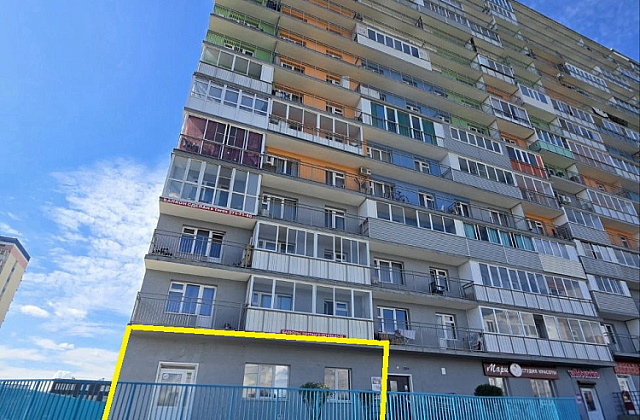 Универсальная площадь в Солнечном